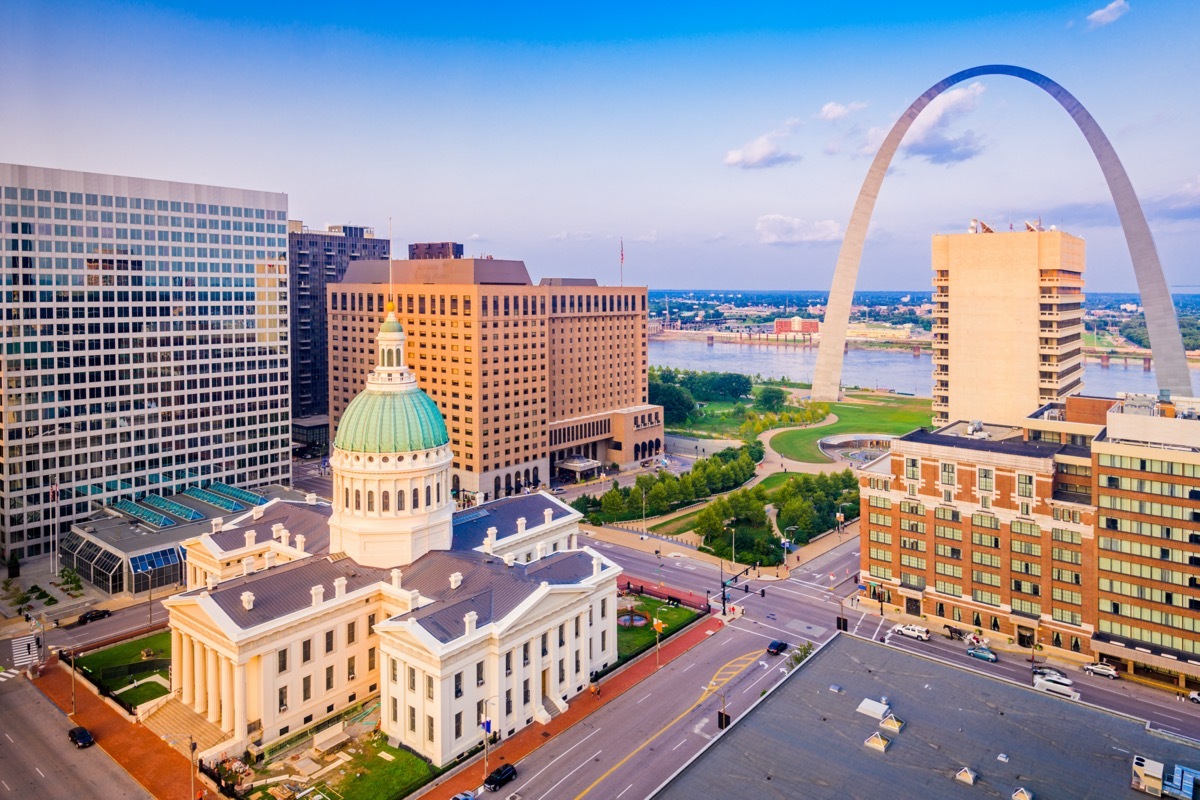 cityscape photo of St. Louis, Missouri at dusk