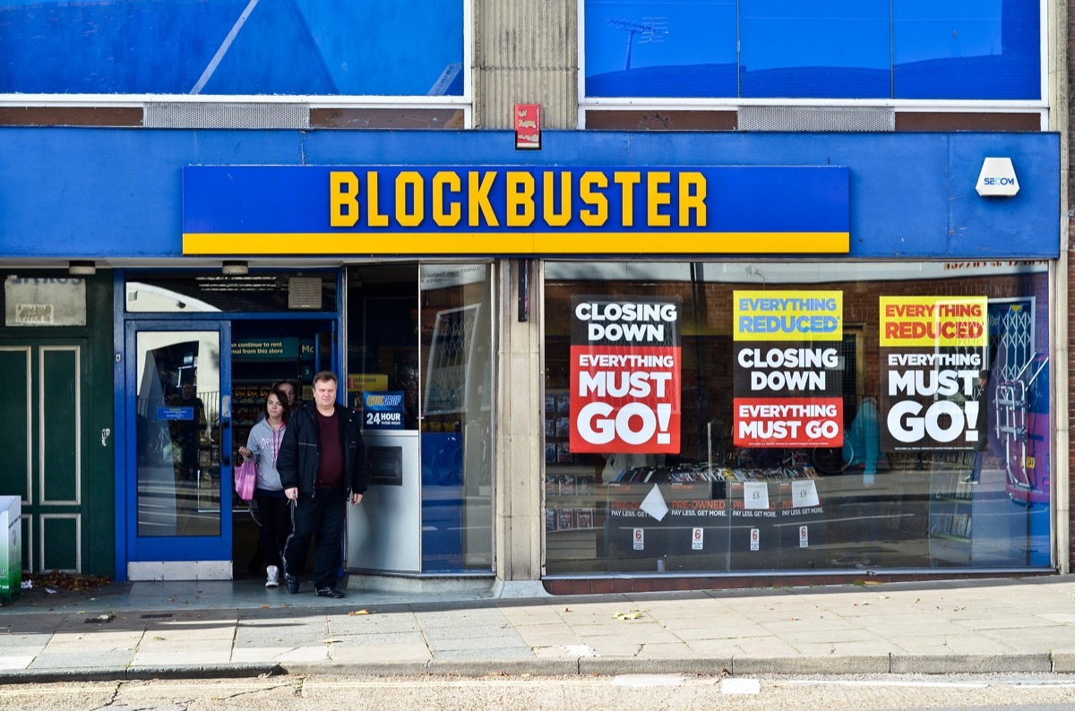 blockbuster closing down