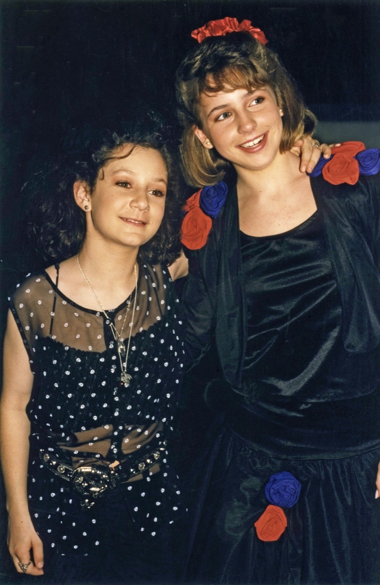 roseanne actresses sara gilbert and lecy goranson, 1990s, vintage red carpet photos