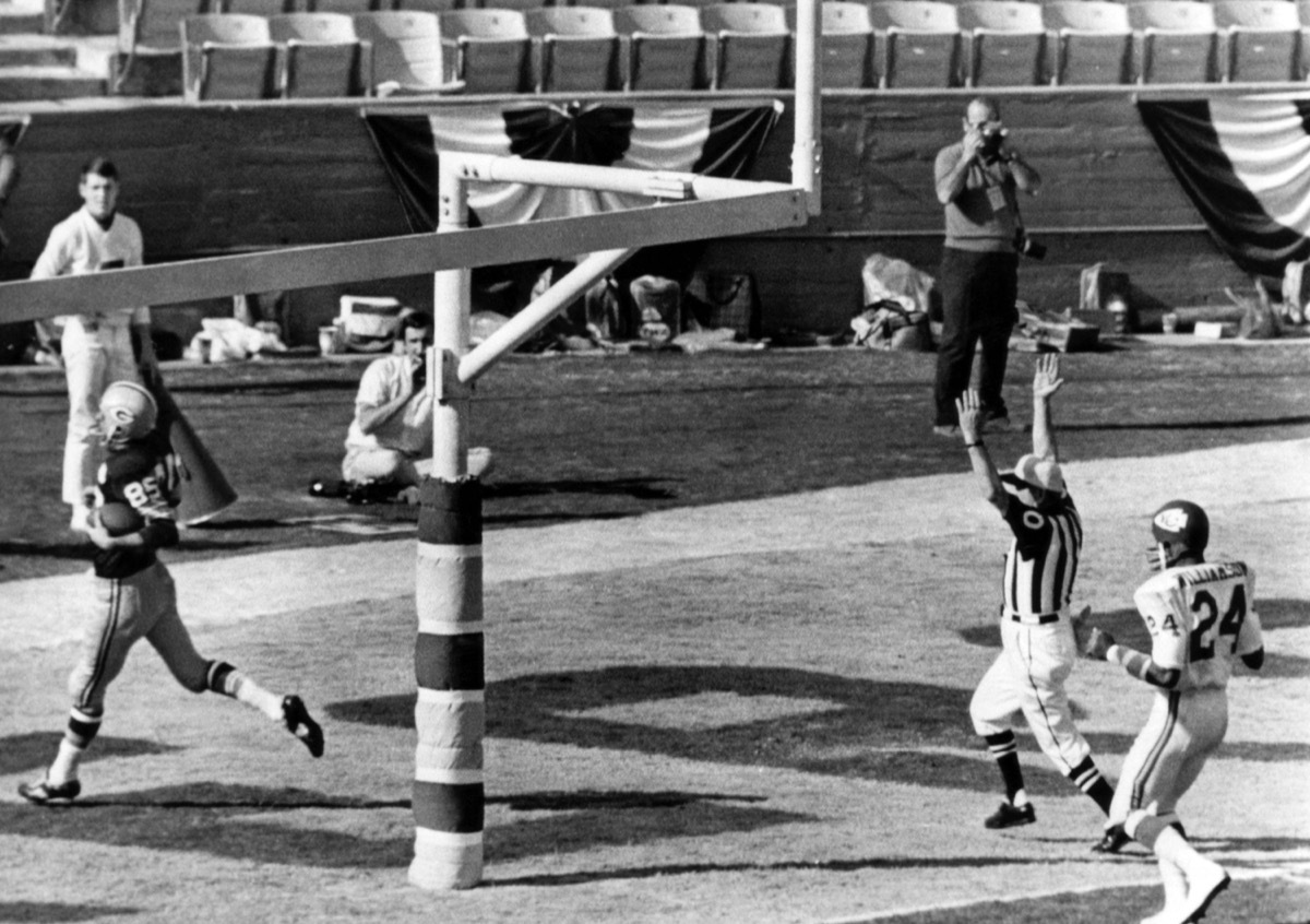 Max McGee (number 85) scores for the Green Bay Packers at the first Super Bowl in Los Angeles, California on Jan. 15, 1967.