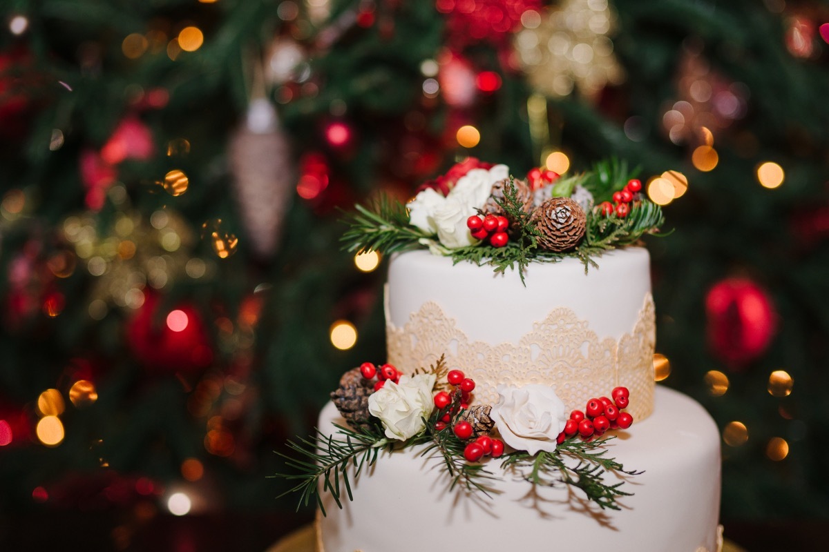 Christmas-themed wedding cake, craziest things brides and grooms have ever done