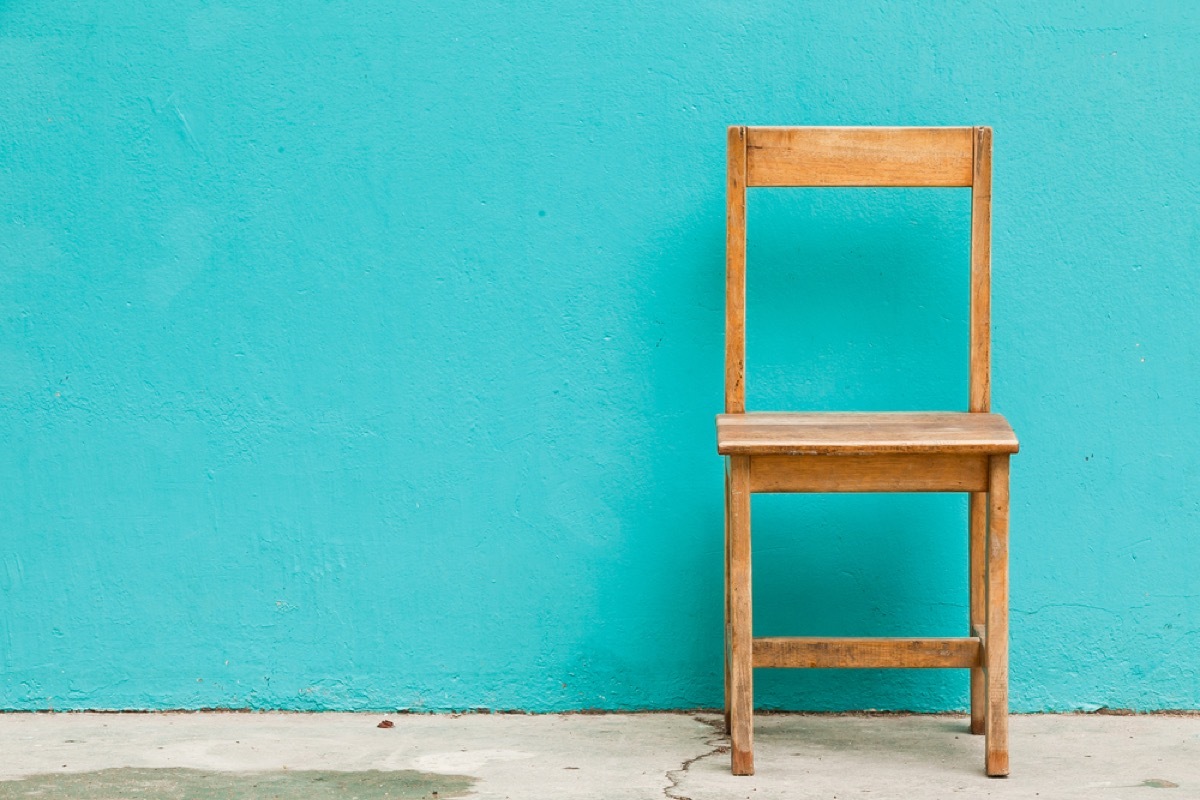 broken folding chair things to throw away 