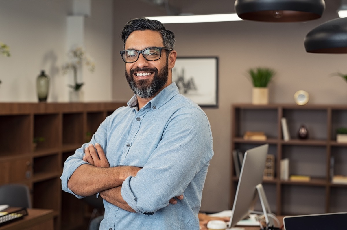 Fashionable older man in glasses style tips over 40