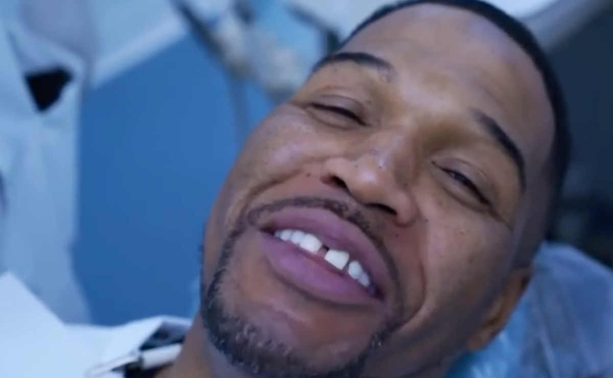 Michael Strahan in the dentist chair before having the veneers put on