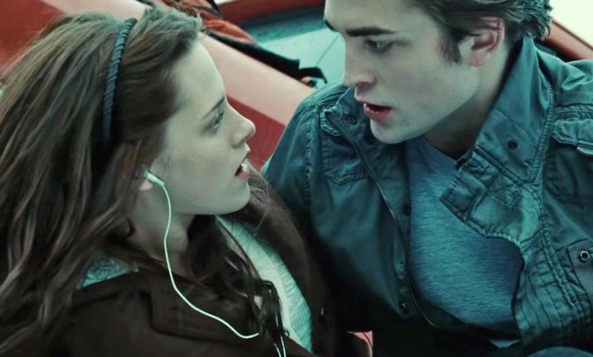 kristen stewart and robert pattinson in twilight