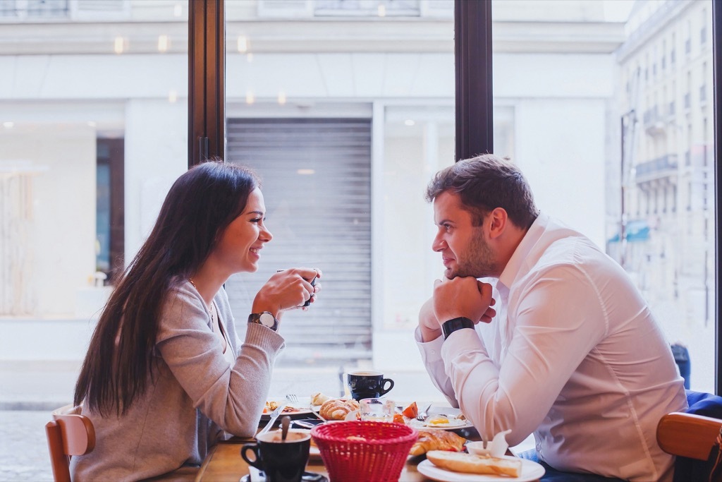 couple on date at fast food store, should i be single