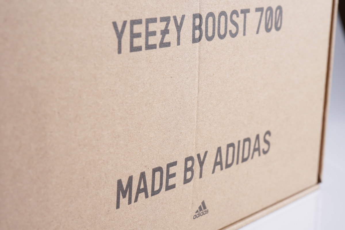 yeezy box packaging for shoes