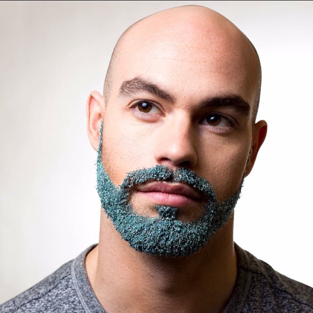 13_spectacular_glitter_beards_on_instagram_04