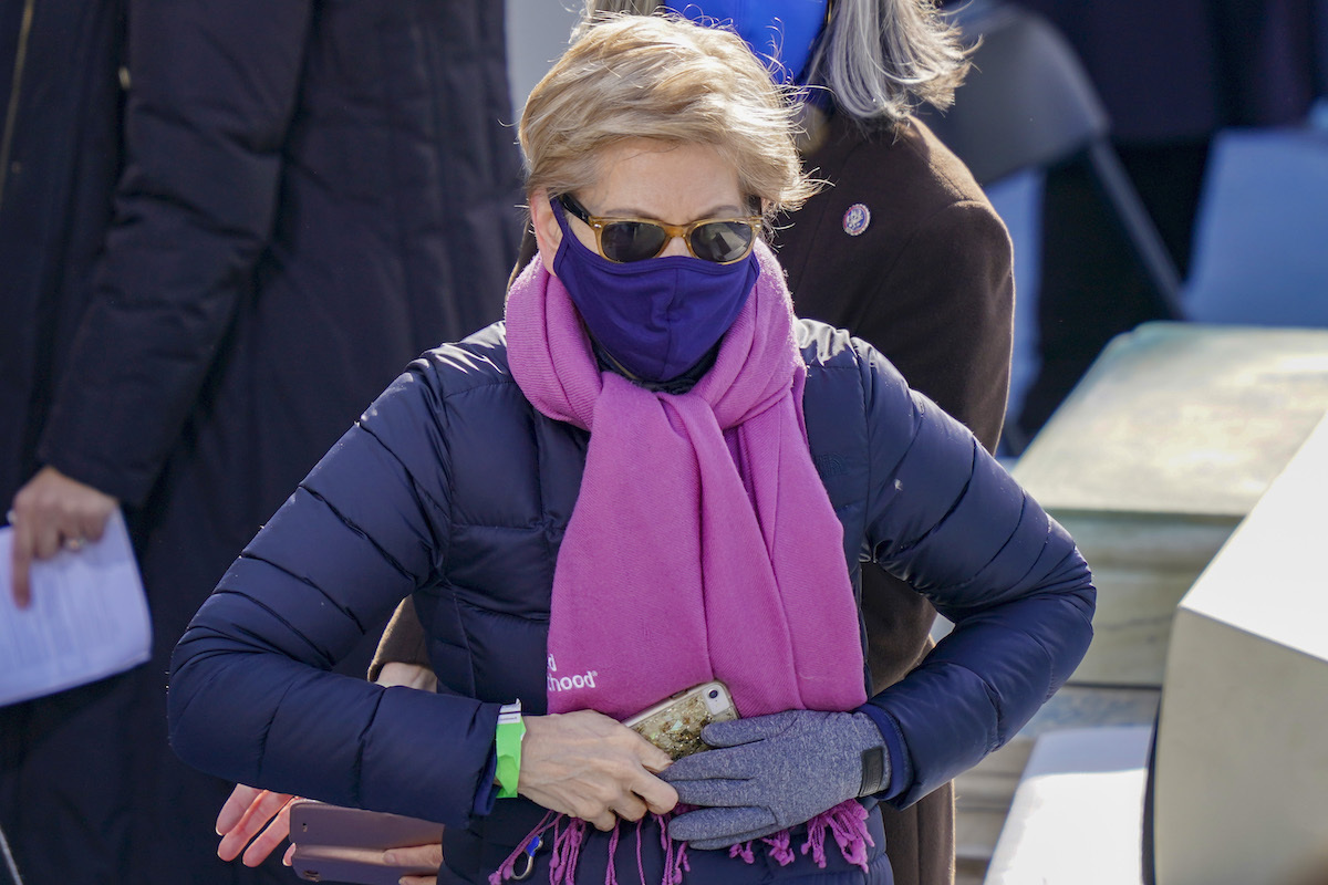 Sen. Elizabeth Warren (D-MA) arrives at the inauguration of U.S. President-elect Joe Biden on the West Front of the U.S. Capitol on January 20, 2021 in Washington, DC