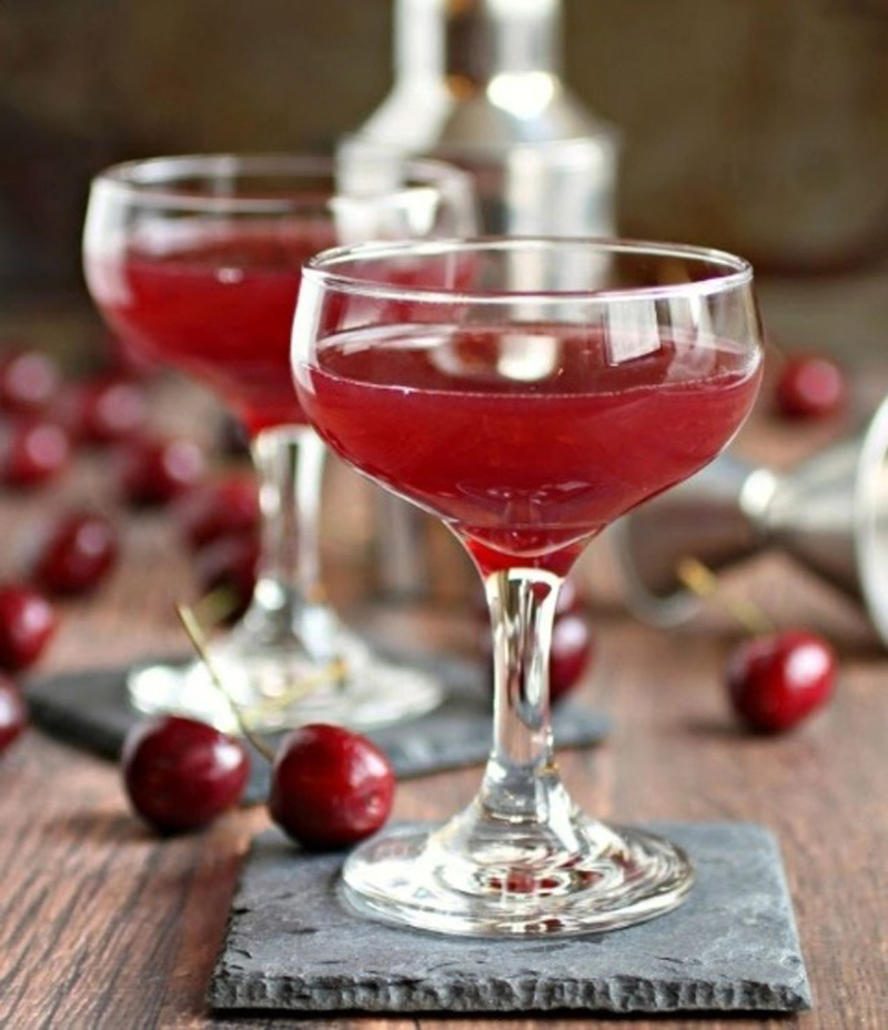 Love-potion-10-romantic-cocktails-for-valentine's-day2