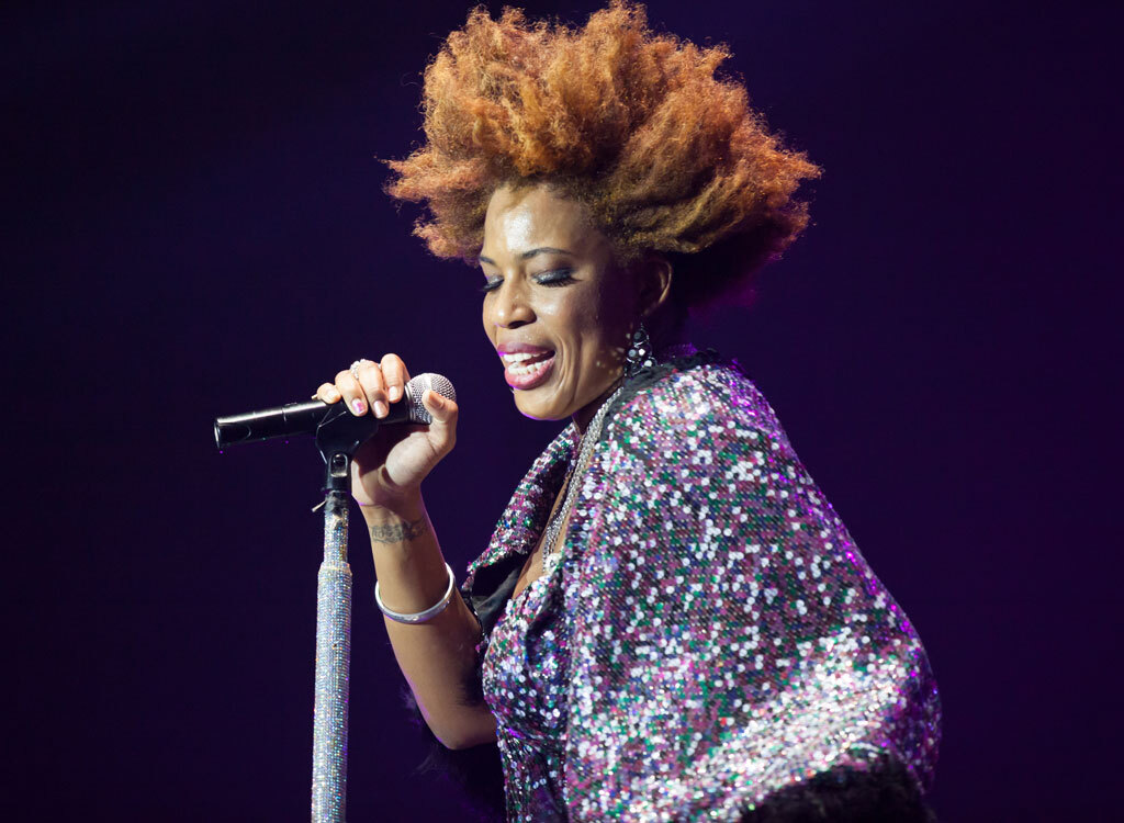 Macy Gray performing