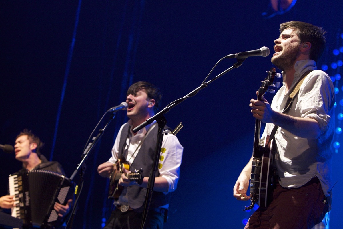 Mumford and Sons performing at the Barclay Center in 2013