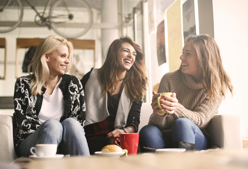 Friends Talking Closely Body Language That Kills First Impressions