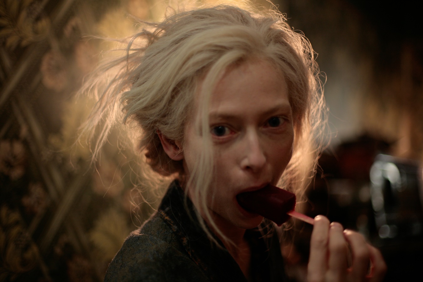 05-celebrities-that-are-complete-weirdos-tilda-swinton