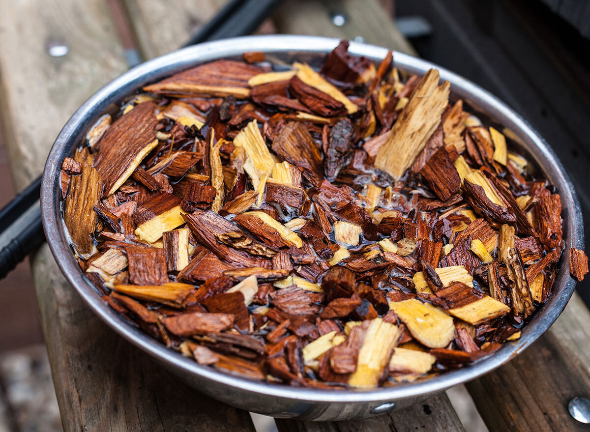 grill wood chips soaking