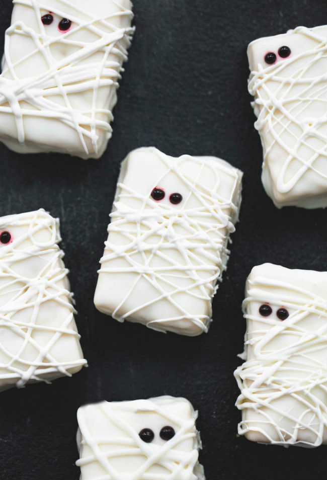 creative-pinterest-perfect-snacks-for-a-halloween-party-05