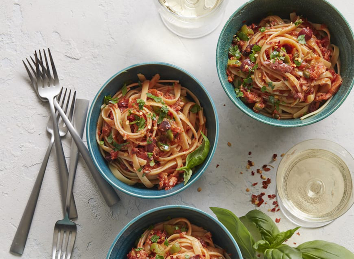 pasta puttanesca with canned tuna in bowls