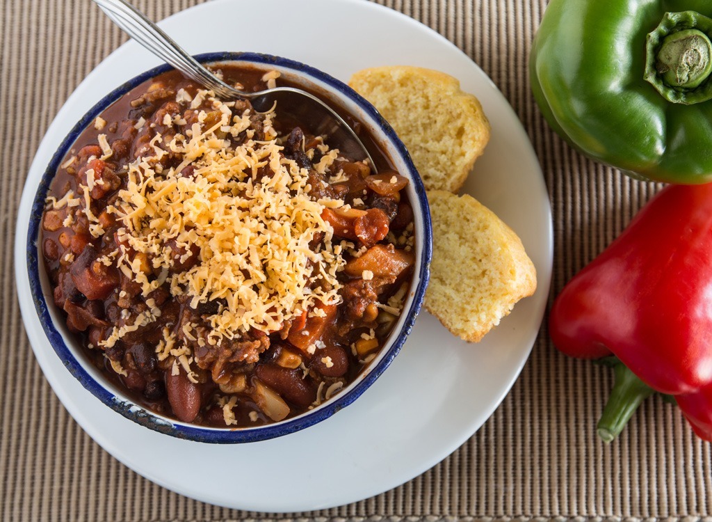 Chili with corn bread