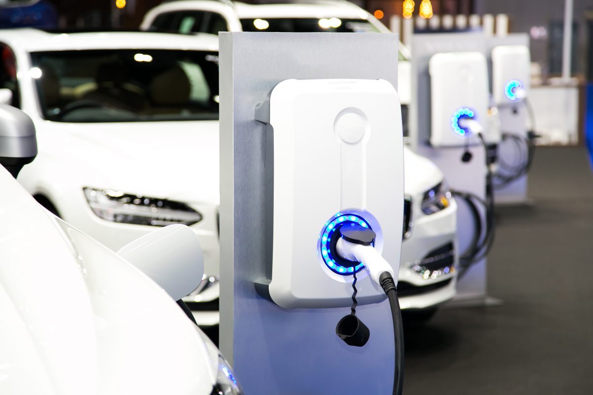 Electric vehicle charging station