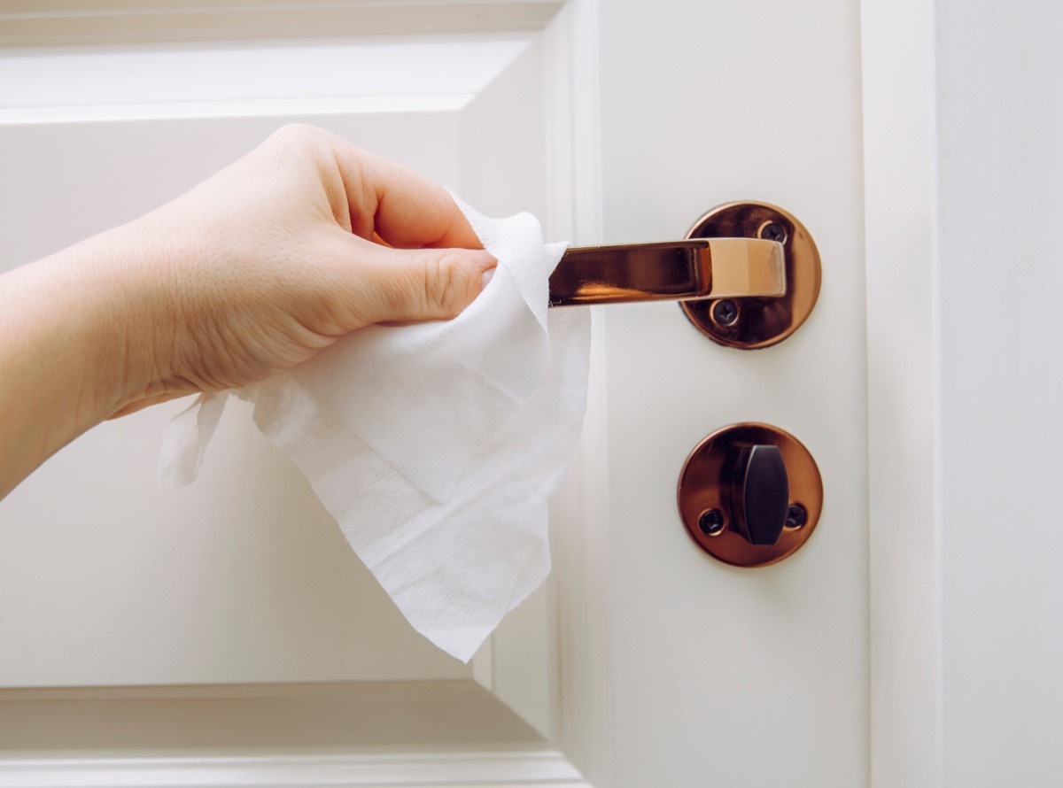 Cleaning door handle with wipe