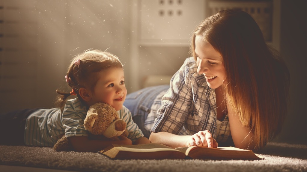 mother reading to daughter prevent heart disease