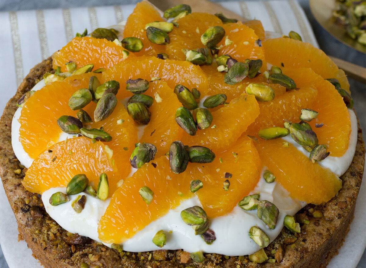 pistachio cake with yogurt and oranges