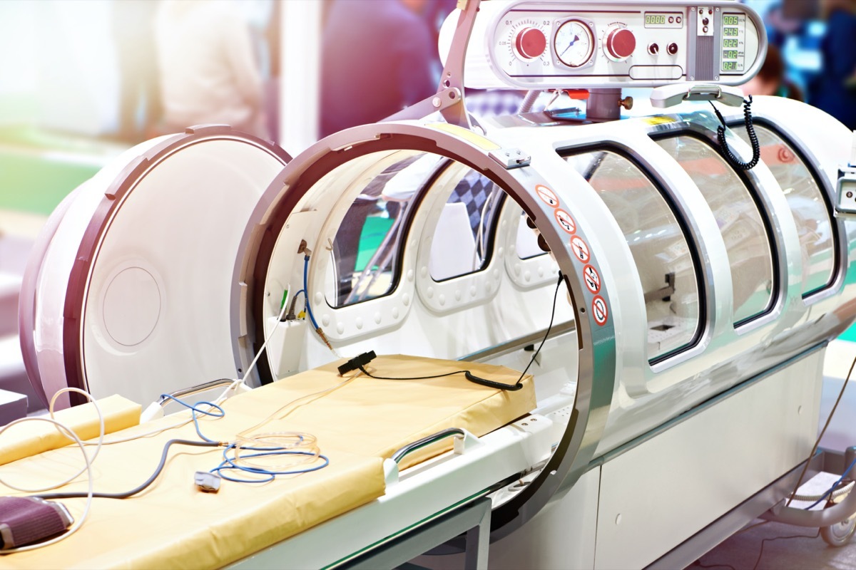 Medical hyperbaric single pressure chamber