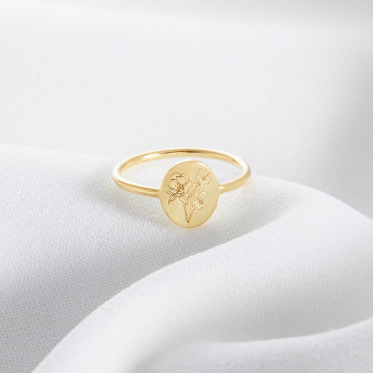 gold ring with flower