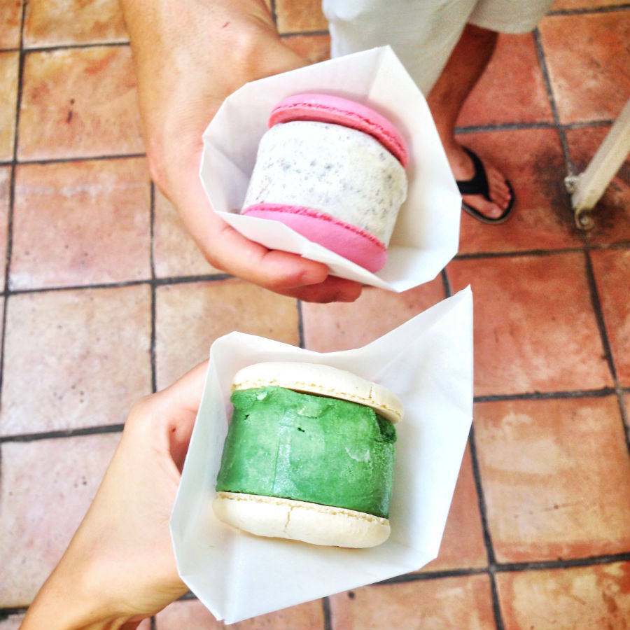 macaron-ice-cream-sandwiches-the-newest-dessert-trend-and-we-are-all-for-it-04