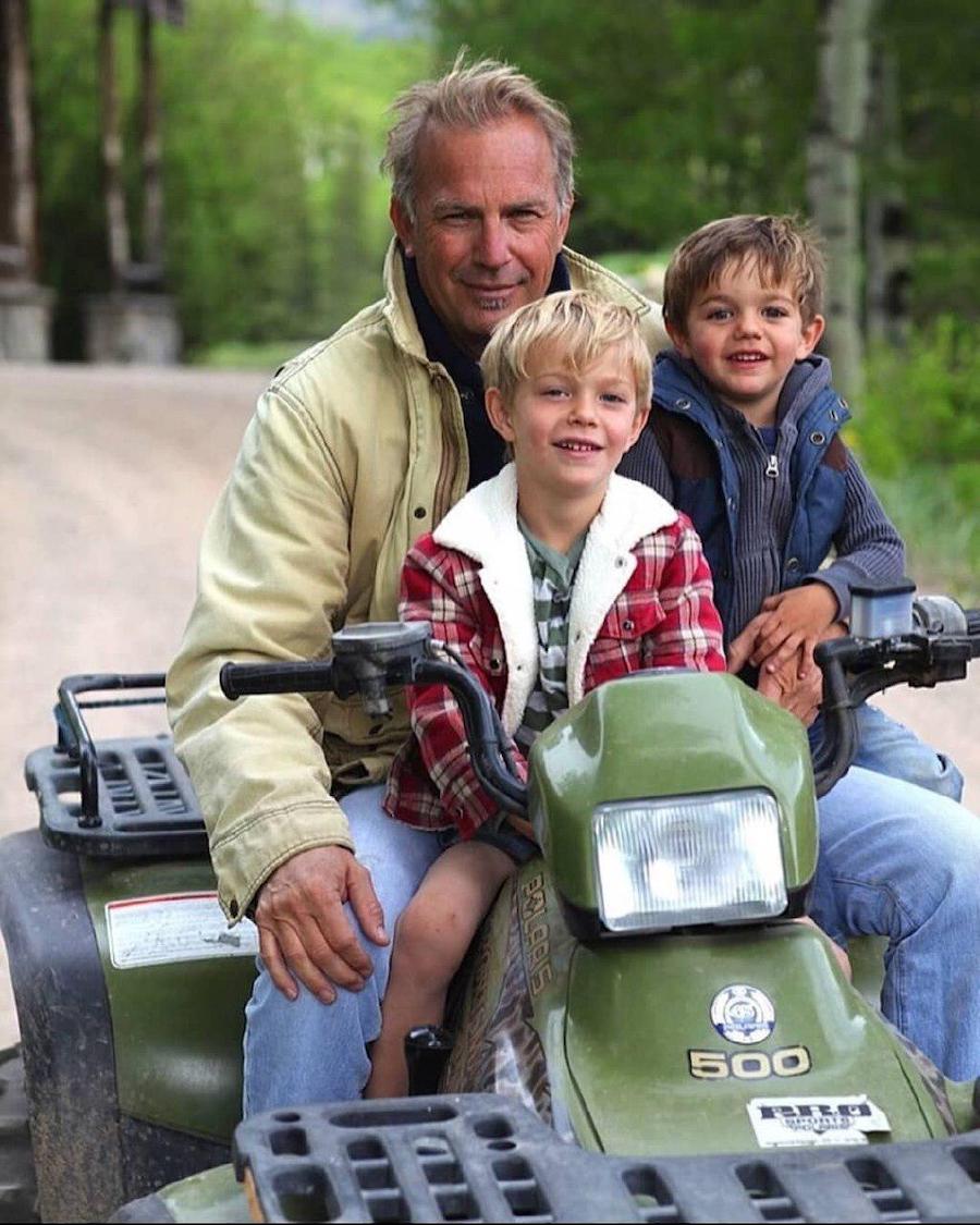 Kevin Costner | 12 Celebrity Grandpas With Their Grandchildren Will Melt Your Heart | Her Beauty