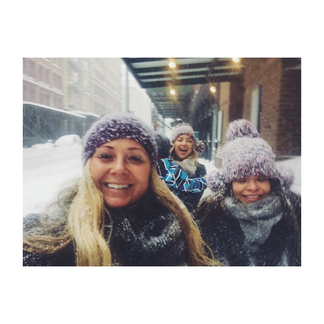 how_were_celebs_surviving_during_snowstorm_jonas_blizzard2016_05